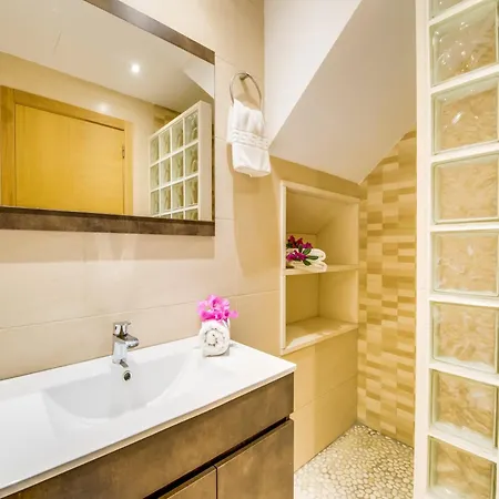Будинок відпочинку For 10 Guests Near